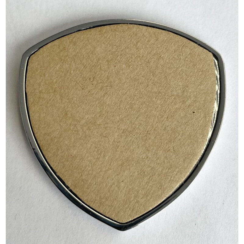 badge 40 mm between the doors