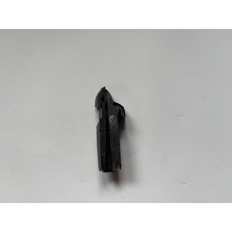 Left doorglas seal end X1/9