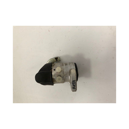Rear left brake cylinder