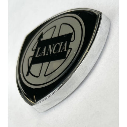 badge 40 mm  between the doors