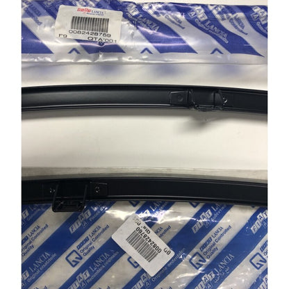 Guide rail set for the rear doors