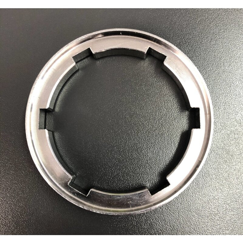 Threaded ring for attaching the front wheel bearing