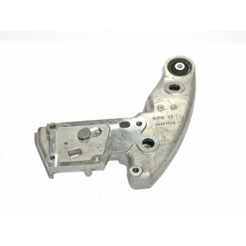 Upper engine mount with engine mount bushing
