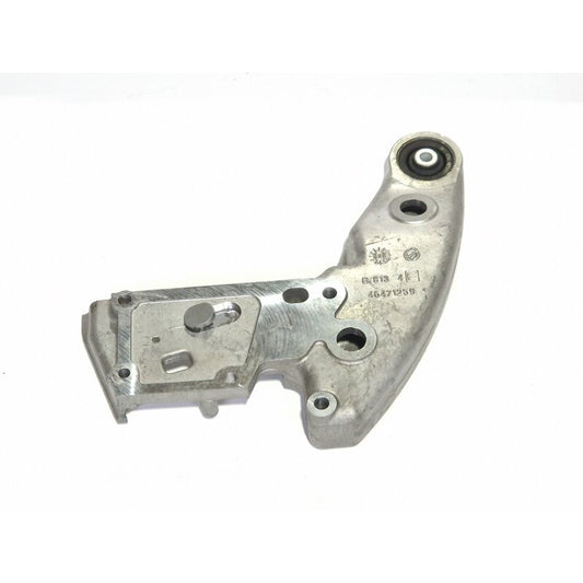 Upper engine mount with engine mount bushing
