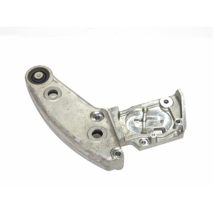 Upper engine mount with engine mount bushing