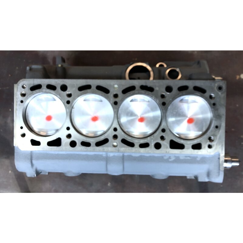 Engine basement with piston and conrod