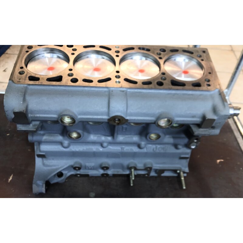 Engine basement with piston and conrod