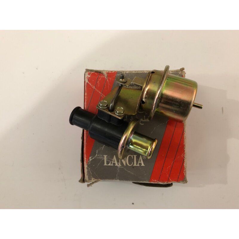 Heater valve intake manifold