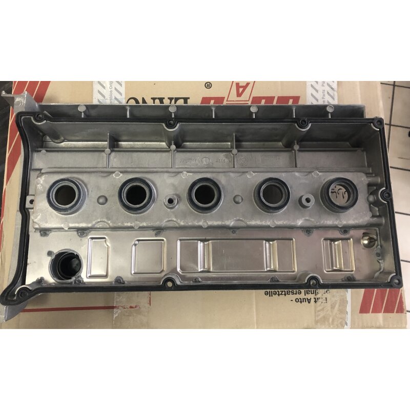 Valve cover 5 cylinder coupe FIAT
