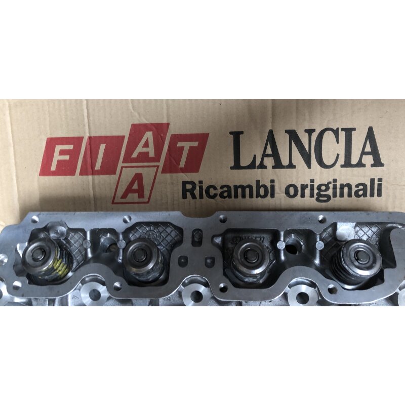 Cylinder head 8 Valve cat version with valves.